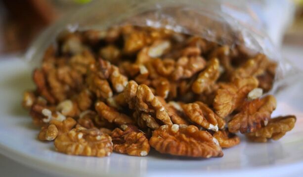 Pecans in a man's diet improve blood circulation and increase potency
